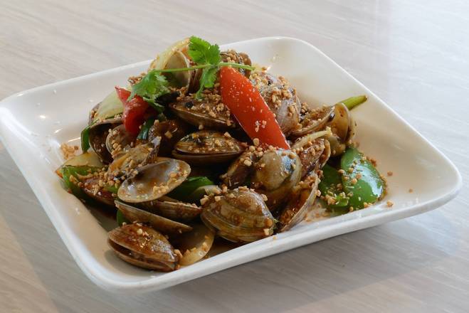 Stir-Fried Clams with Garlic & Chili 避風塘炒辣蜆